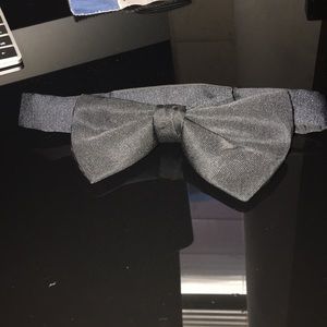 Bow tie